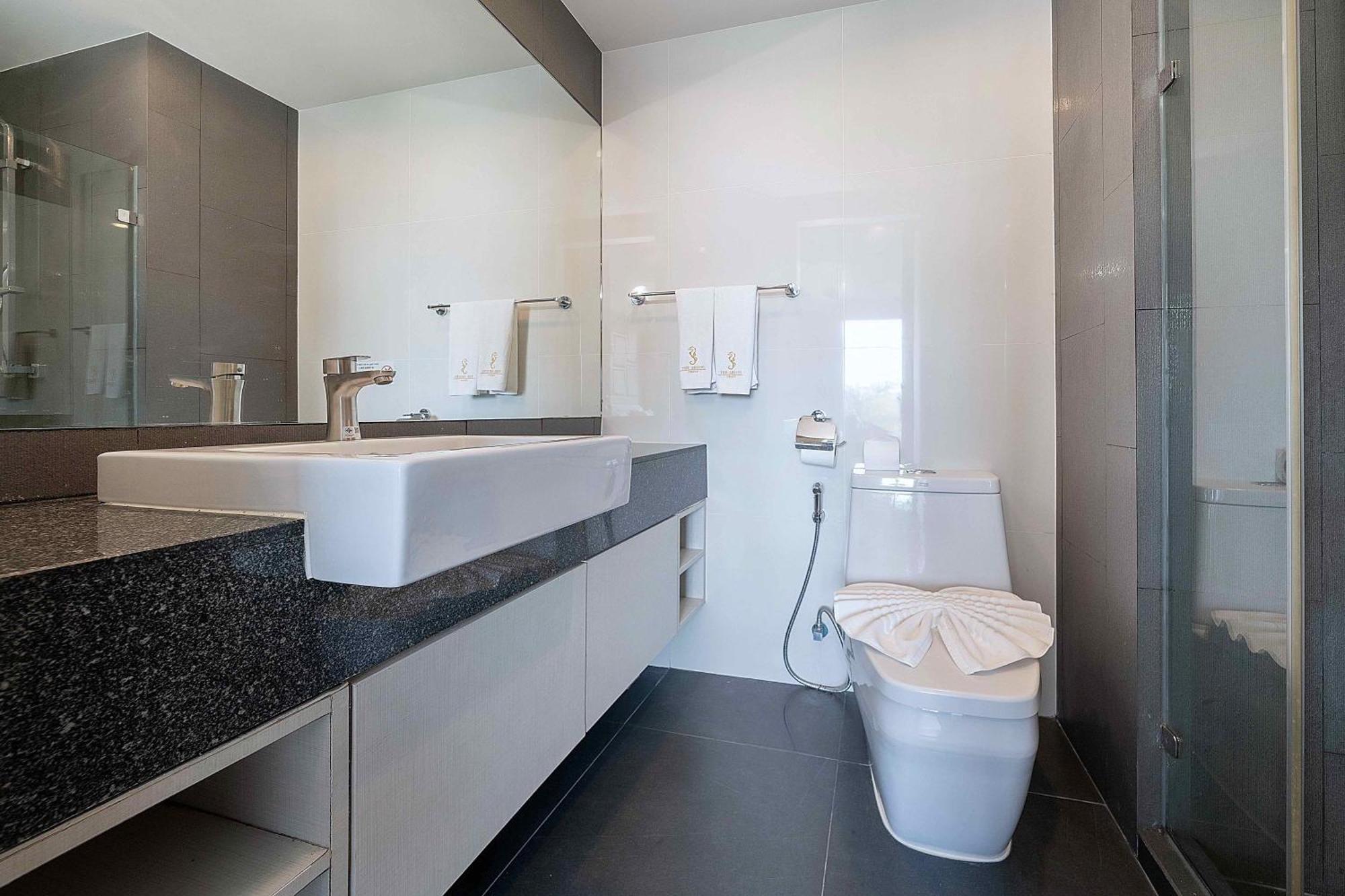 Apartment View Chic At 6th Avenue C416 Surin With Scenic Rooftop Pool Ban Lum Fuang